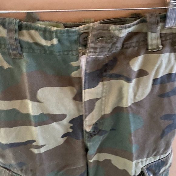 CAMO CARGO BOYS PANTS SIZE MEDIUM 24-27 INSEAM - Picture 4 of 8